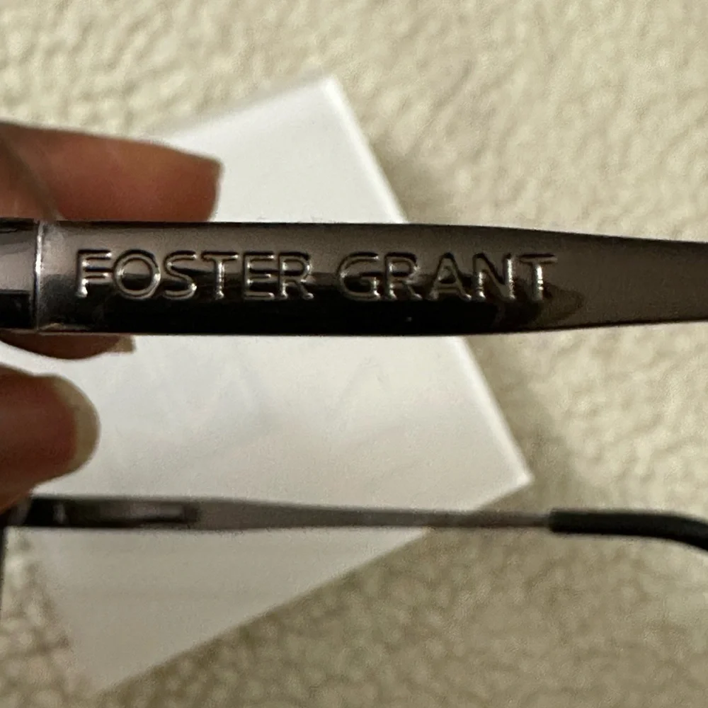 Foster Grant Polarized Pilot Sunglass Matte Black  Frame Purple Reflective Lens